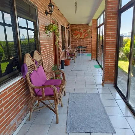 Casa Comoda, Amplia Y Tranquila Feriehus